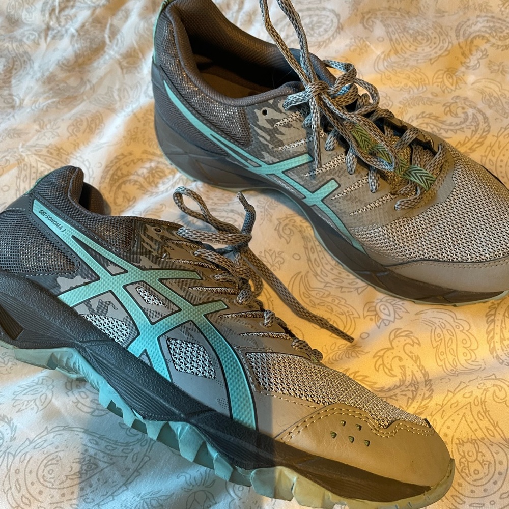 Athletic shoes ASICS